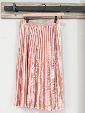 a new day Pleated Velvet Midi Skirt in Blush Pink